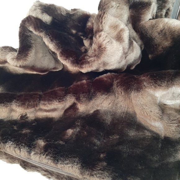 NEWPORT Faux Fur Mink Pillow Cover - Picture 4 of 16
